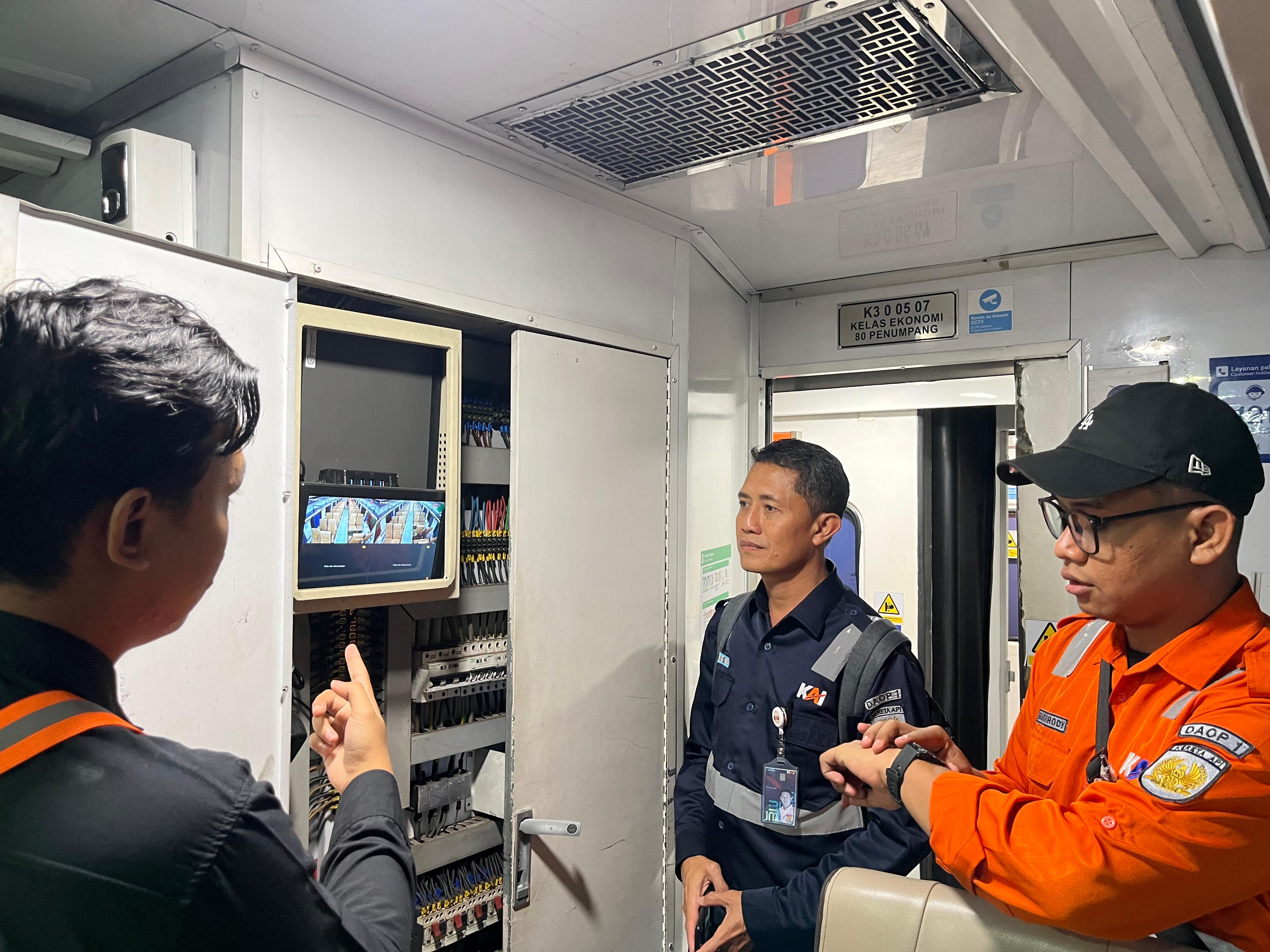 Pemasangan CCTV NVR on Train